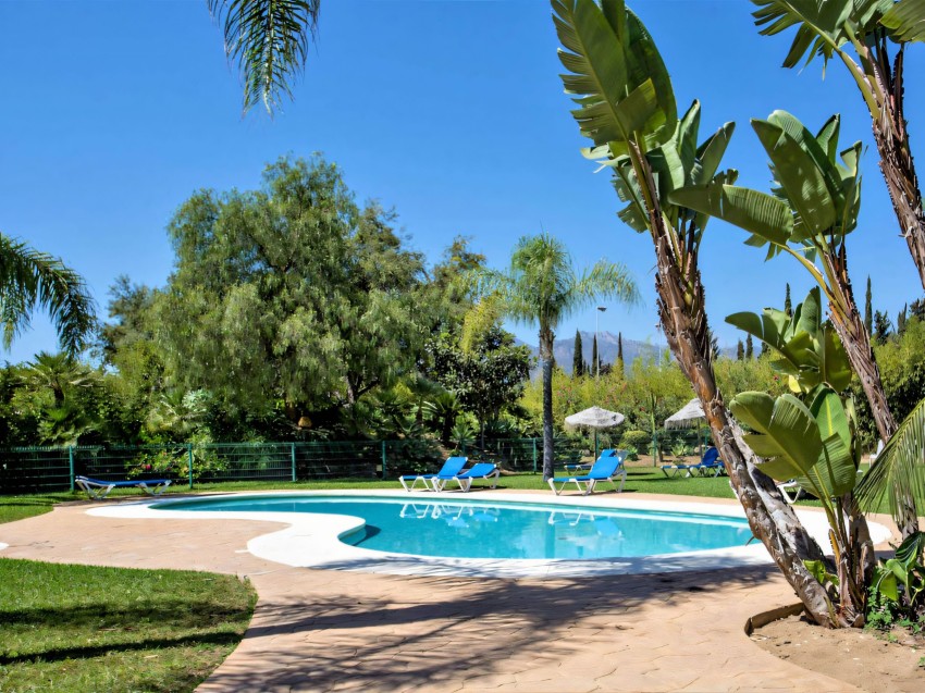 Apartamento de 2 dormitorios en segunda línea de playa en Atrium Bahía de Marbella en venta